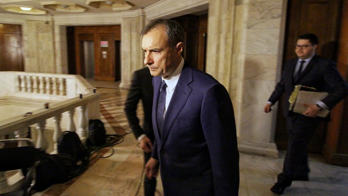 Coldea se războieşte cu „trădătorii fără ruşine” ai statului
