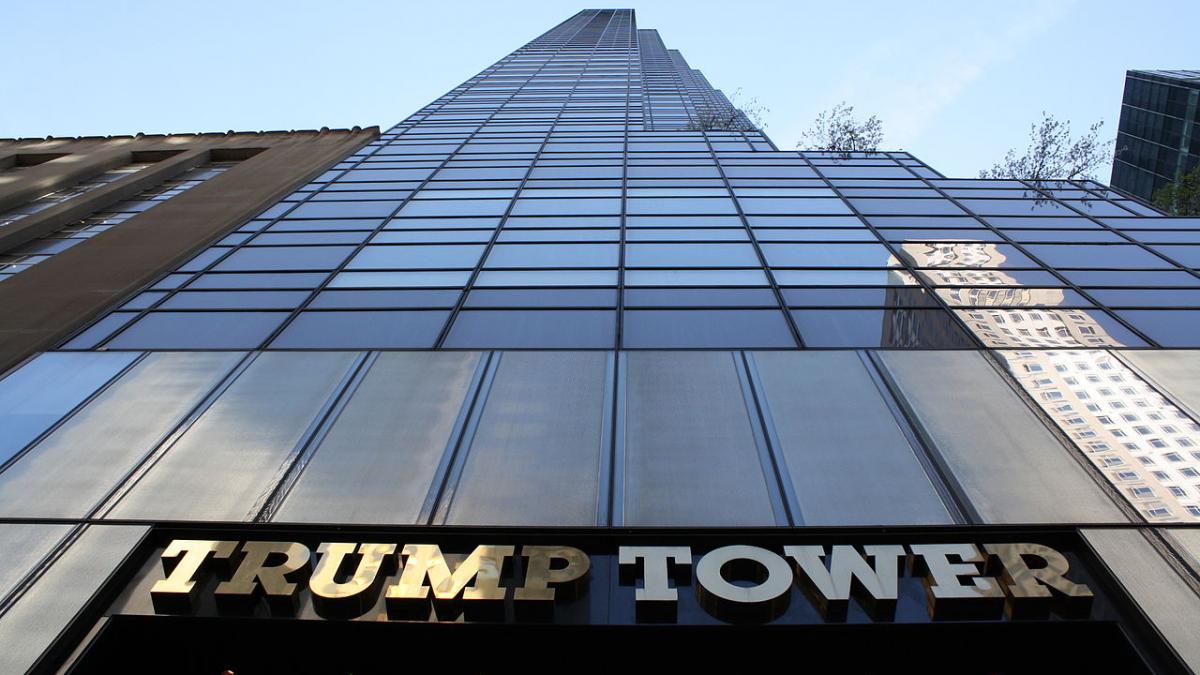 a luat foc trump tower din new york un mort si patru pompieri raniti