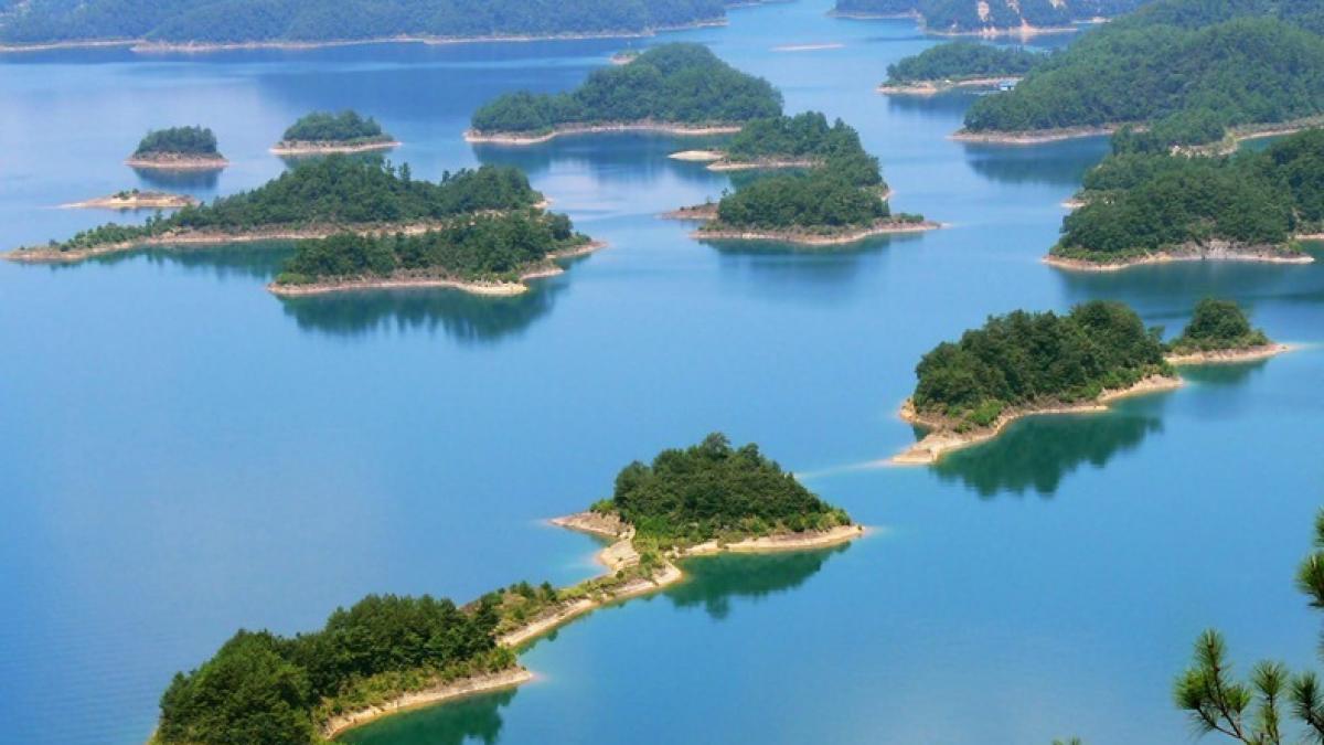 China: "Armata" de pescari de pe Lacul celor 100 de insule!