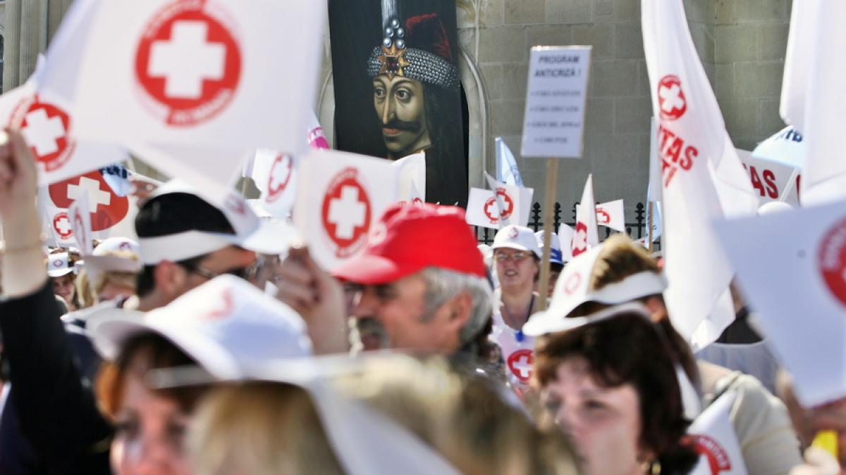 Cadrele medicale protestează. Sindicaliștii din sănătate negociază cu ministrul Pintea 