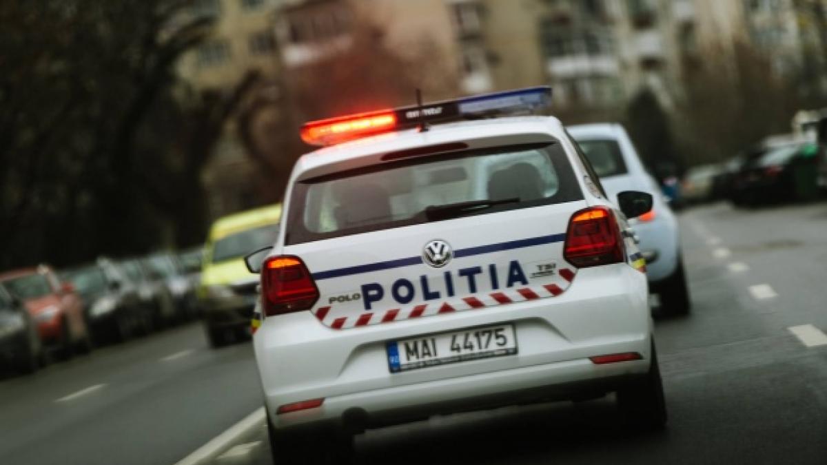 Copil de doi ani - căzut de la etajul șase al unui bloc