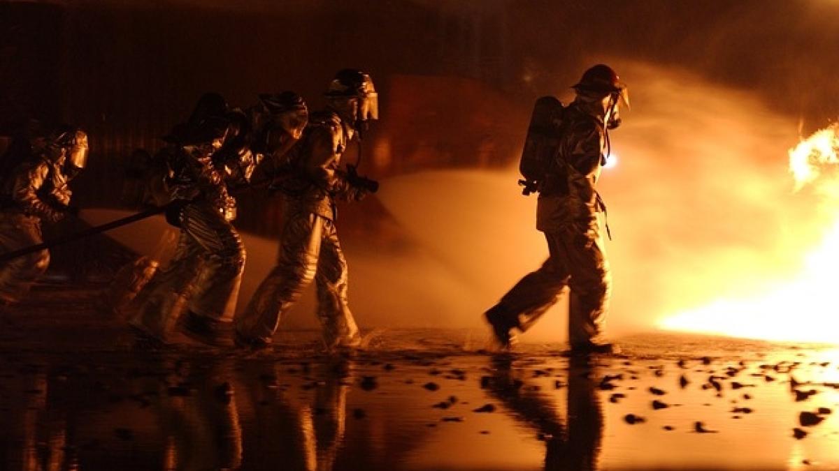 Un incendiu de pădure face ravagii la periferia oraşului Sydney