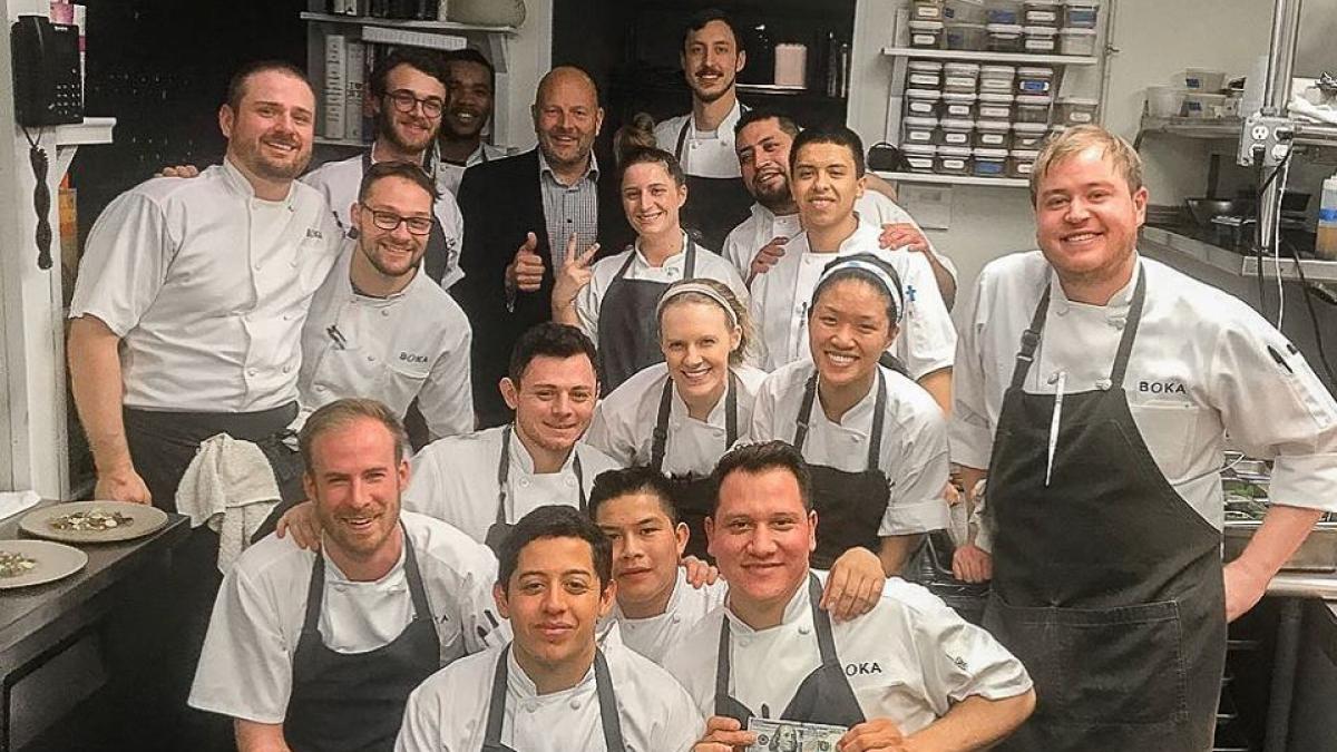Bacşiş de 2.000 de dolari, lasat intr-un restaurant din Chicago