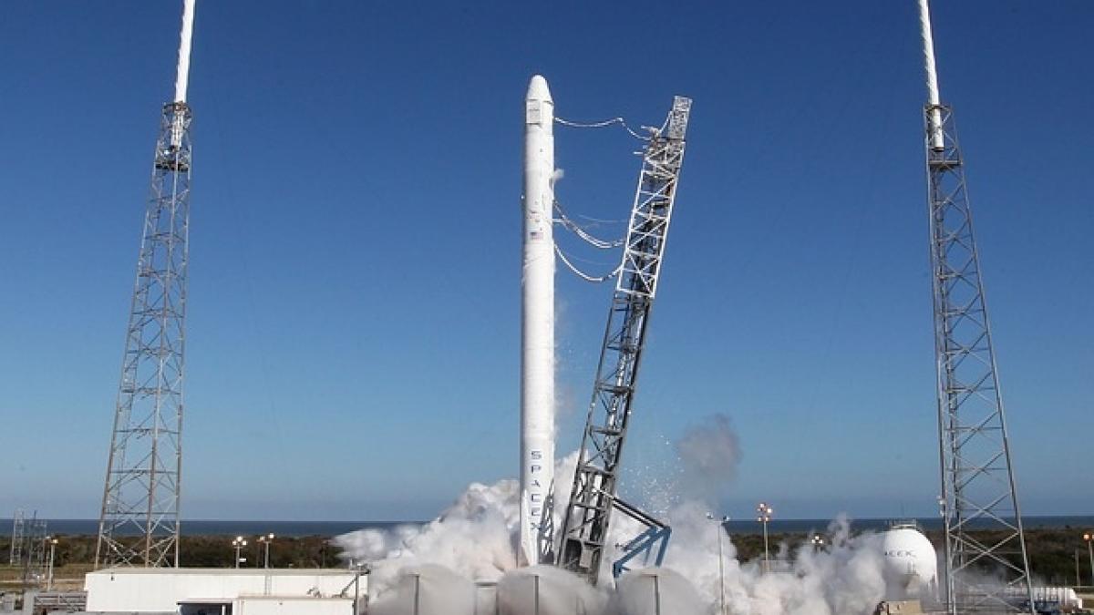 SpaceX a amânat lansarea rachetei Falcon 9