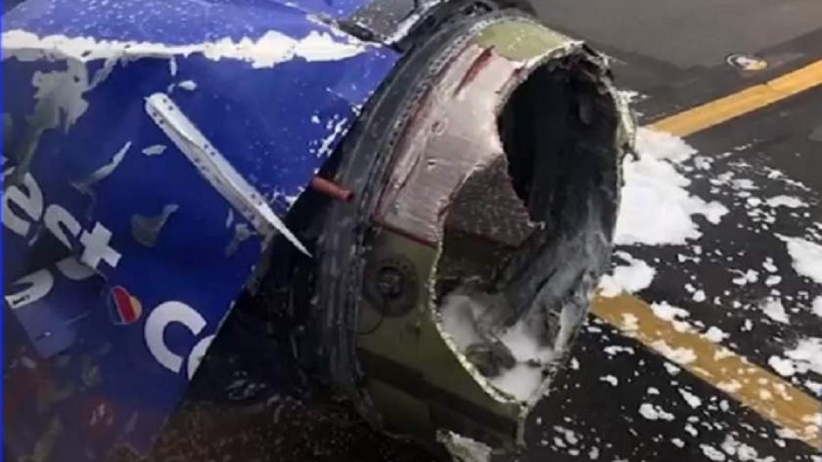 Clipe de GROAZA la bordul unui avion, dupa ce un motor a explodat