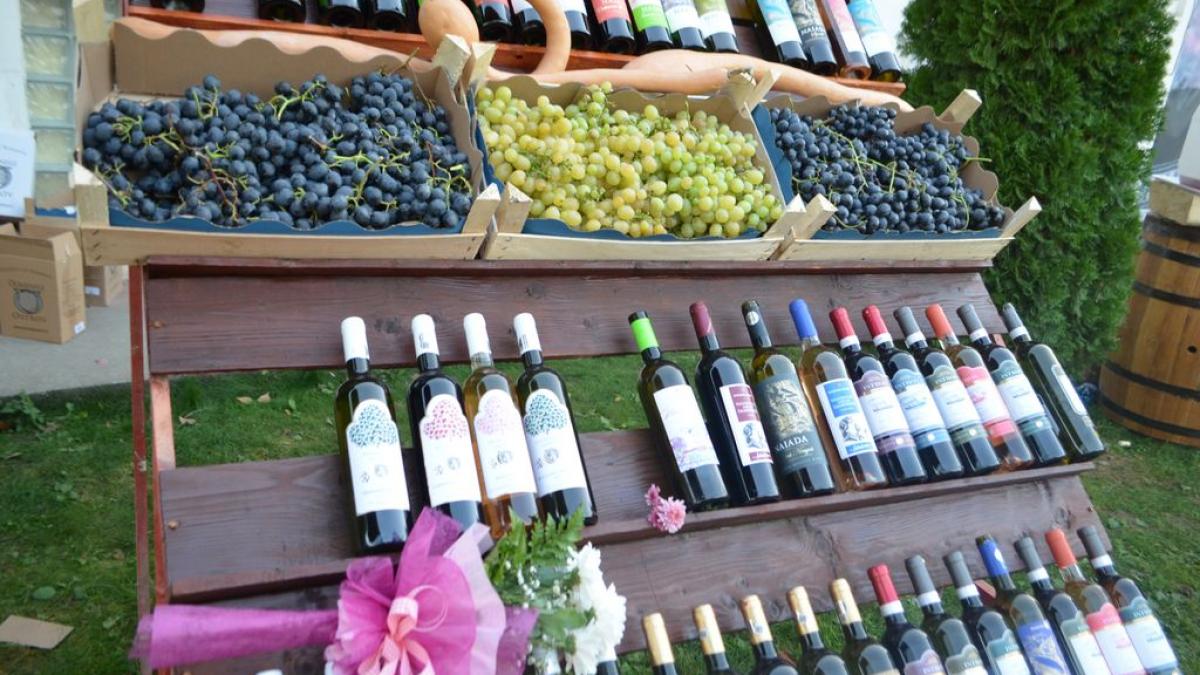 Participanţii la Festivalul ''Vin la Munte'' sunt aşteptaţi, în weekend, cu 300 de tipuri de vin
