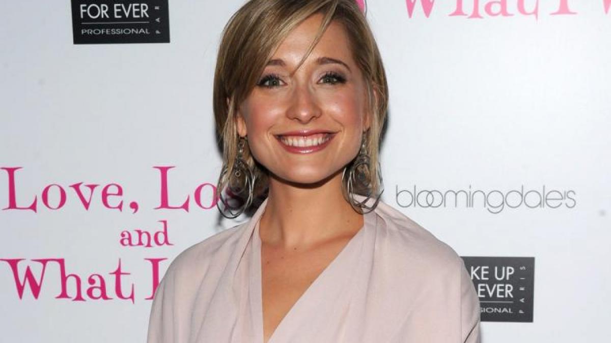 Actriţa americană Allison Mack, arestată şi pusă sub acuzare pentru trafic sexual 