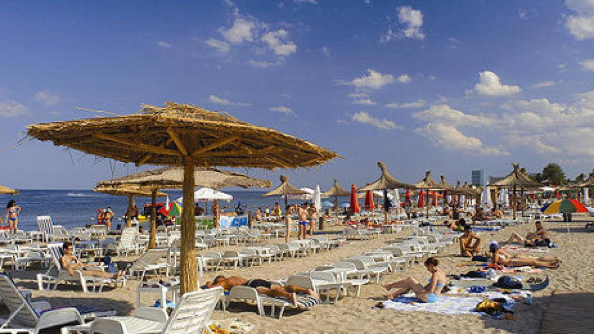 Premierul le-a cerut miniştrilor să pregătească minivacanţa de 1 mai, astfel încât românii să poată petrece liniştiţi