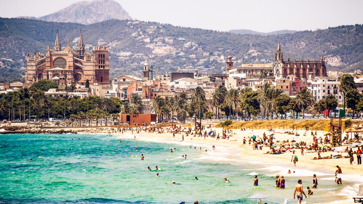 Staţiunea Palma introduce restricţii împotriva turismului masiv
