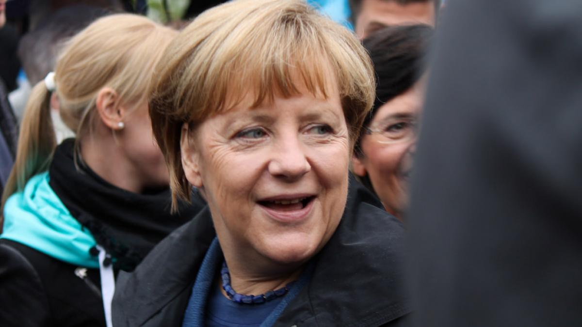 Angela Merkel le încurajează pe fete să se îndrepte spre meserii „bărbătești”