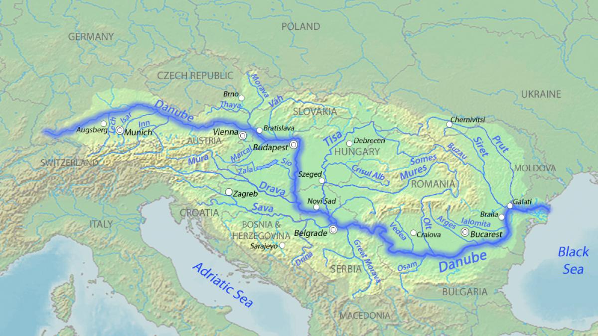 Femeia dată dispărută joi seara, căutată de pompieri în Dunăre