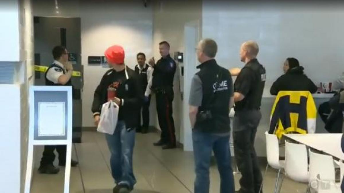 Cadavrul unui bărbat, descoperit într-o toaletă de femei din Canada