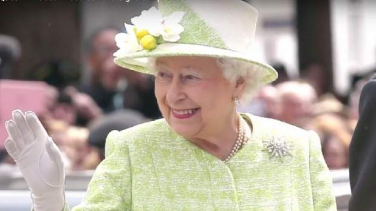 Regina Elisabeta a II-a şi-a cunoscut noul strănepot, pe prinţul Louis
