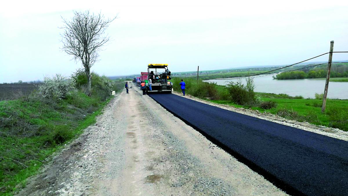 Singurul drum naţional de pământ, asfaltat de un baron condamnat
