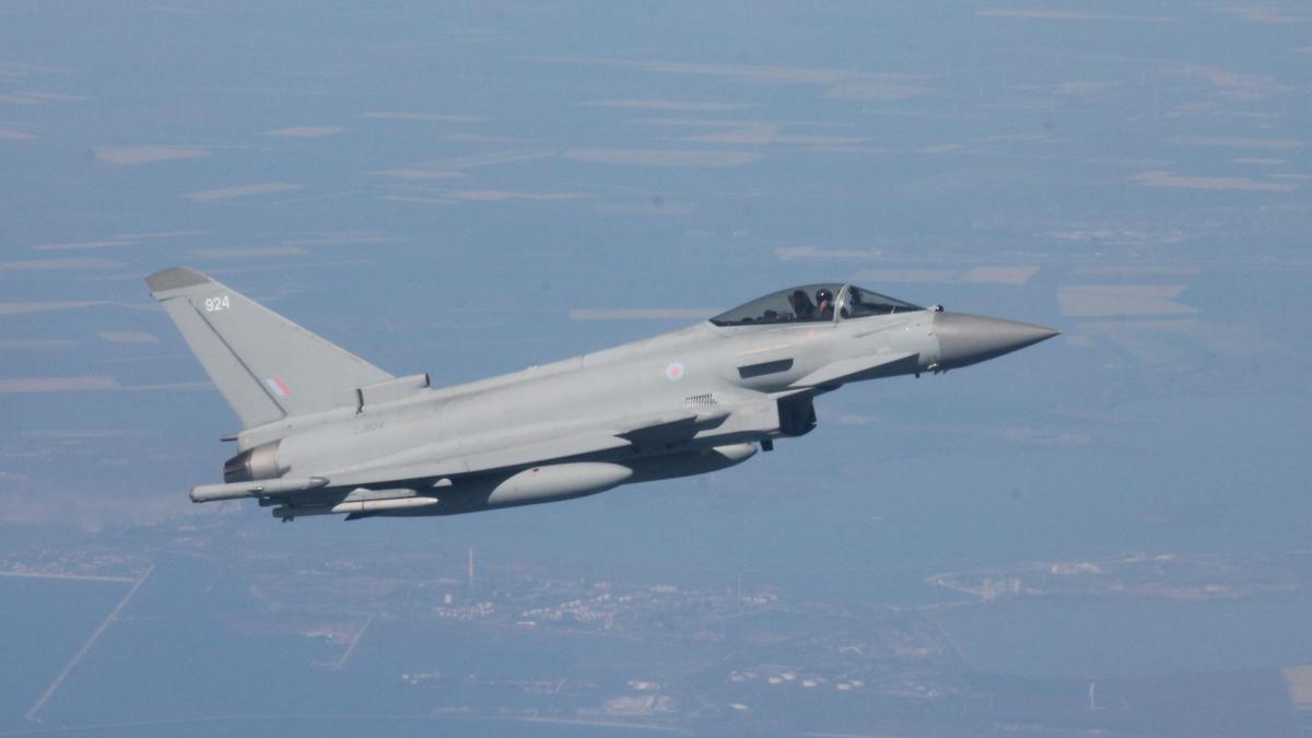 Avioanele britanice Typhoon de la baza Kogălniceanu au interceptat un avion militar rusesc deasupra Mării Negre