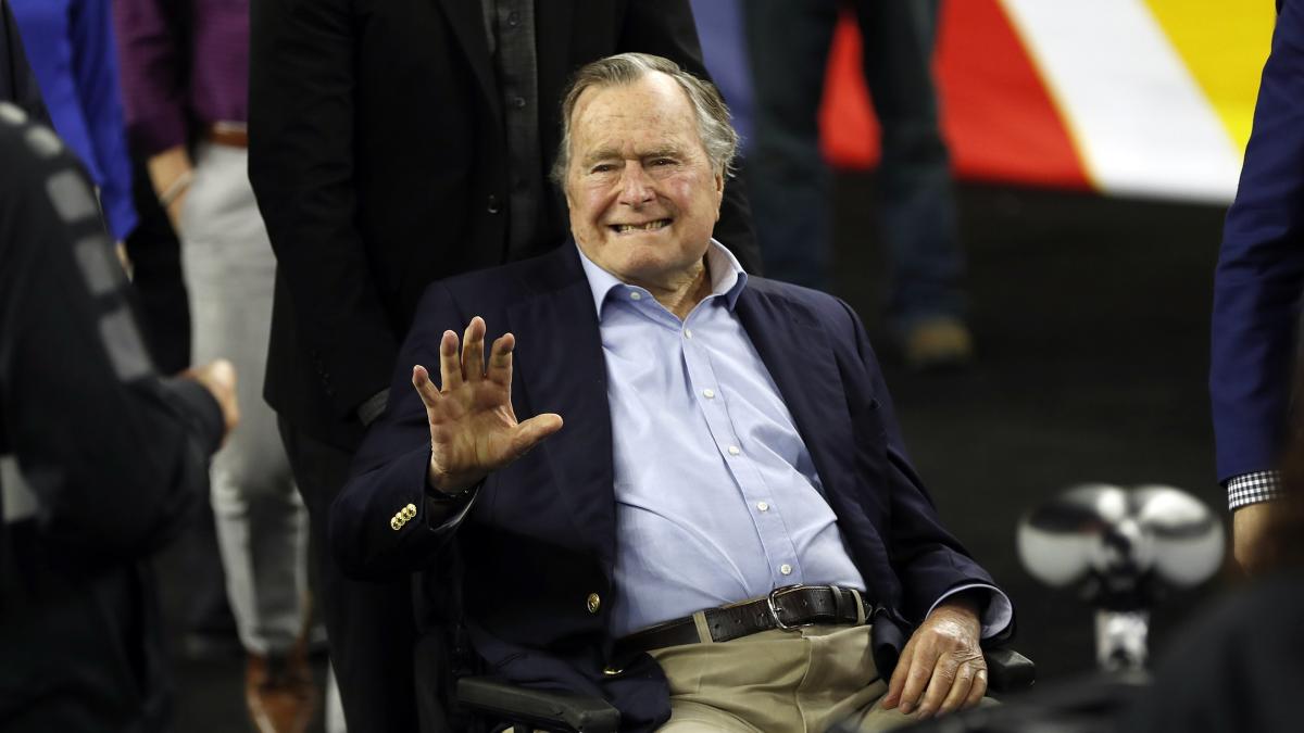 Fostul preşedinte George H.W. Bush a iesit din spital