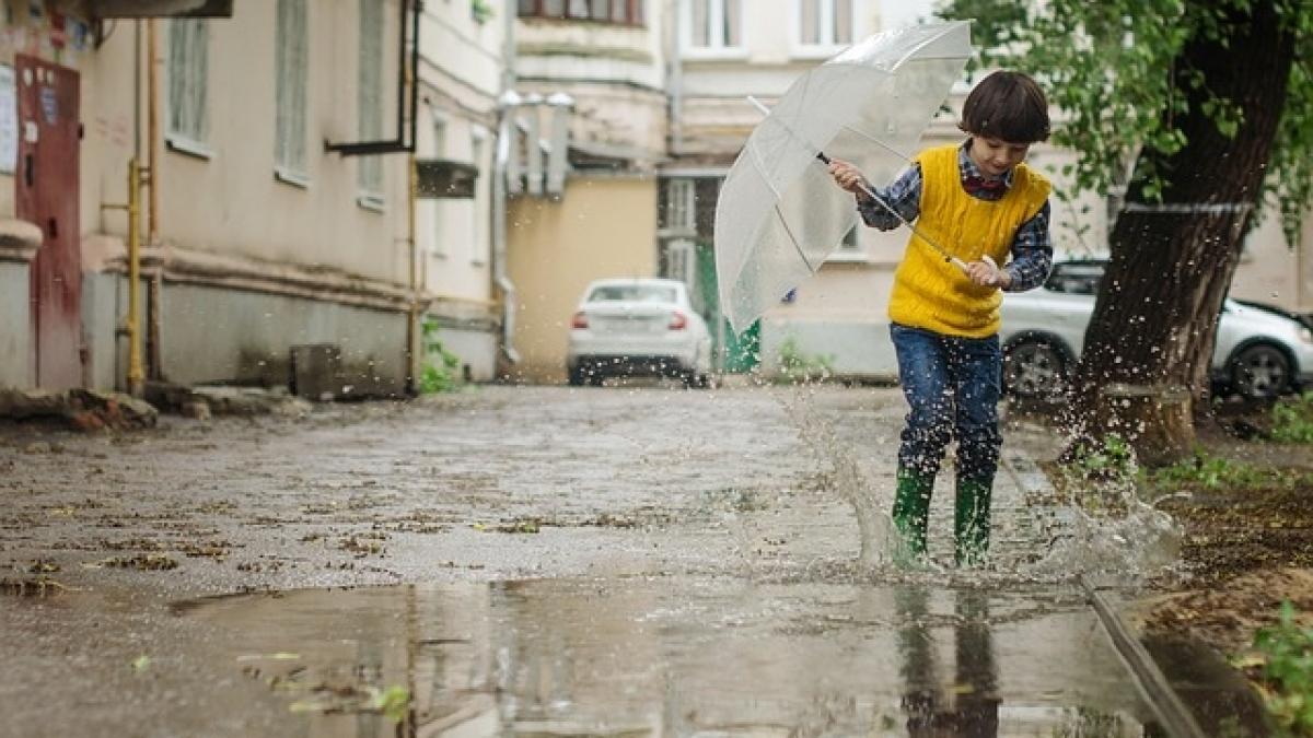 Alerta: Cod galben de averse şi descărcări electrice în nouă judeţe