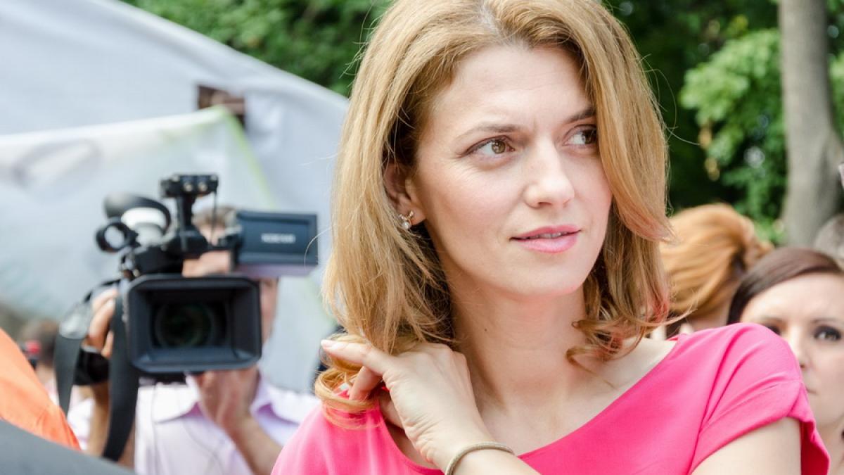 Liberali „trădaţi în dragoste”. Costurile iluziilor USR şi Cioloş