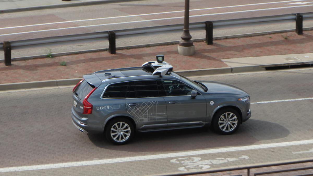 O maşină Uber, aflată pe pilot automat, a detectat un pieton care traversa, însă nu a oprit