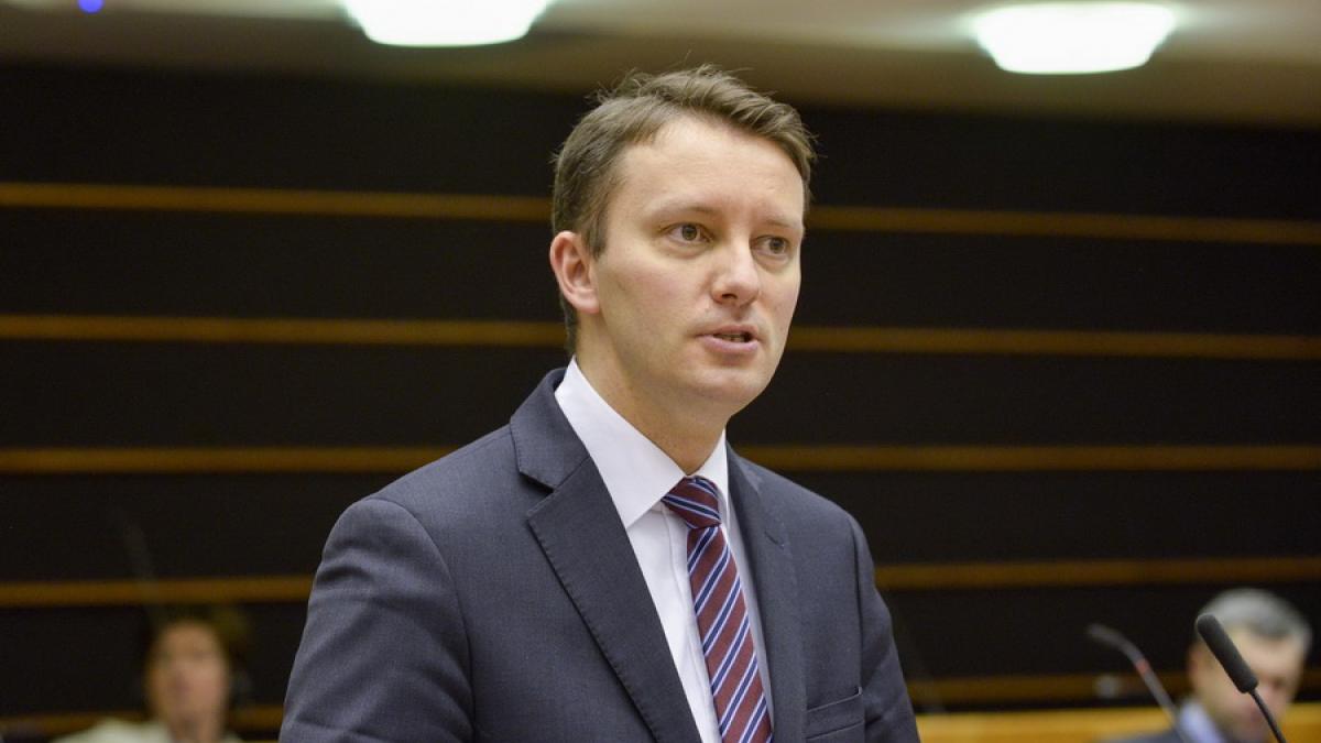 Orban „a furat” de la Băsescu