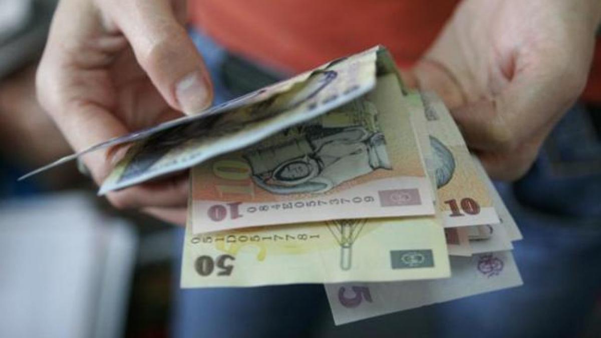 Salariul mediu a crescut. Ba a scăzut