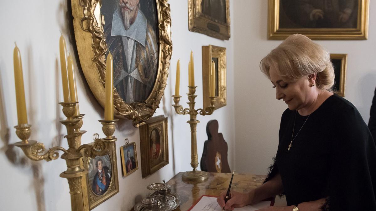 Conflictul dintre palate a ajuns şi la Vatican