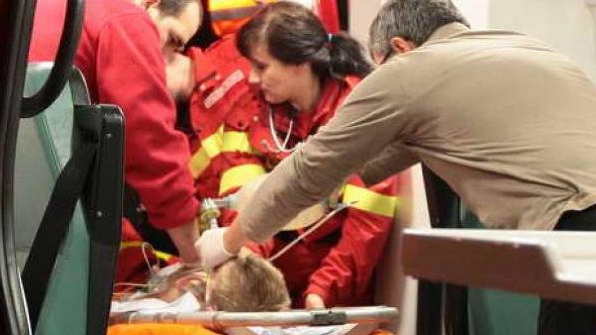 Un copil de doi ani a ajuns la spital, după ce a căzut de la etajul 4 al unui bloc din Constanta