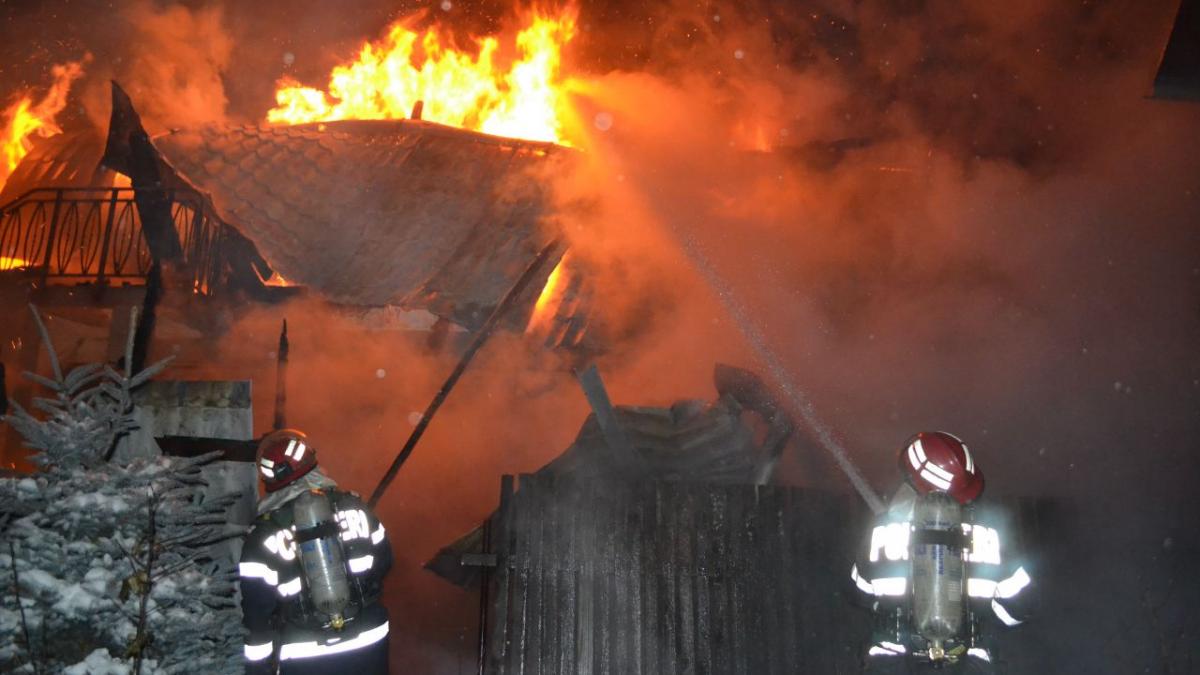 Cabana autorului unui omor, incendiată la câteva ore după producerea crimei