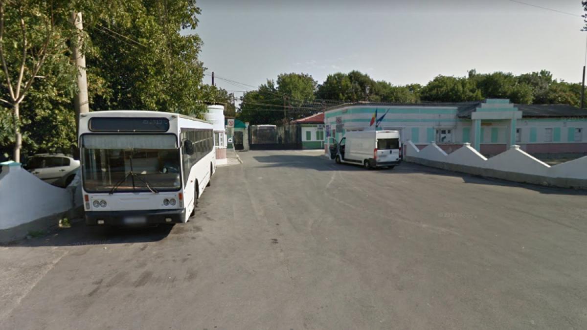 Angajații de la Penitenciarul Poarta Albă sunt disperați, muncesc în ture de 12-13 ore, fără apă curentă sau toalete