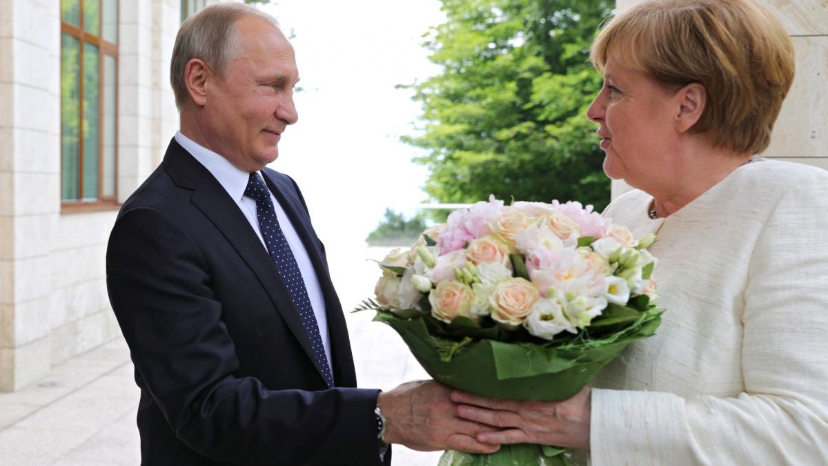 Merkel, vizită în premieră la reședința lui Putin de la Marea Neagră