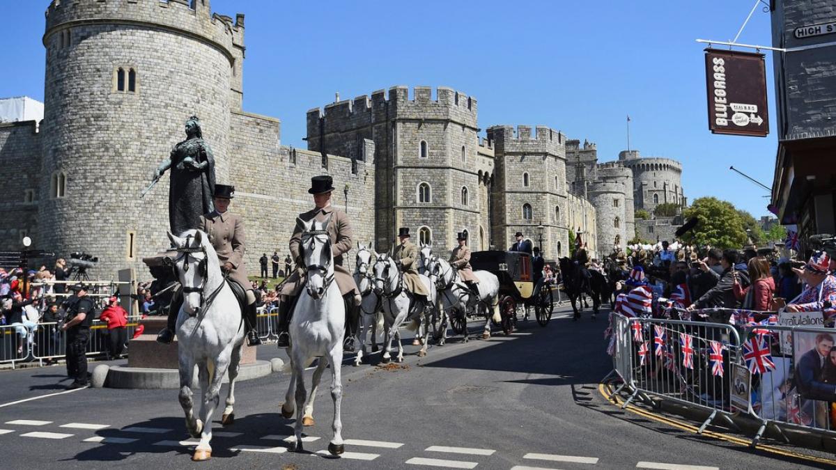 NUNTĂ REGALĂ - Prinţul Harry şi Meghan Markle primesc titlul de duce şi ducesă de Sussex