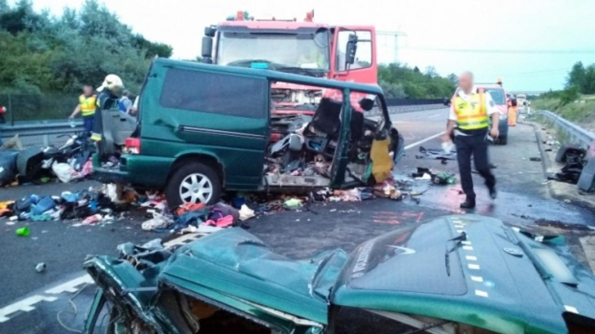 13 de copii au rămas orfani în urma cumplitului accident din Ungaria