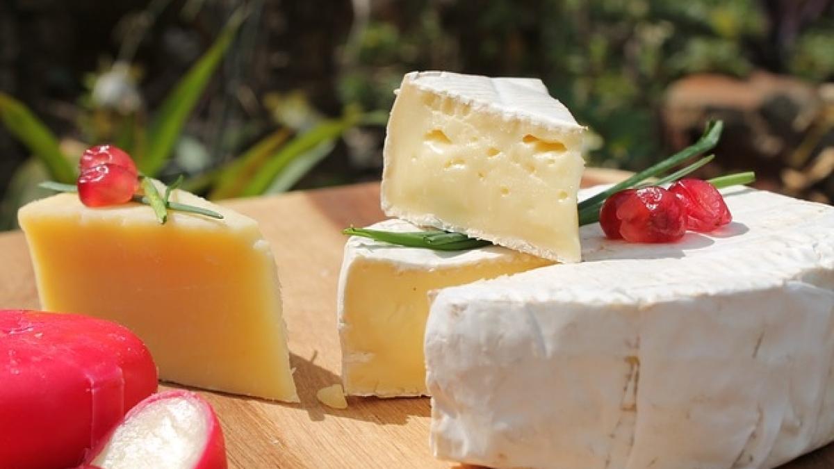 Francezii sar in apararea camembert-ului tradiţional