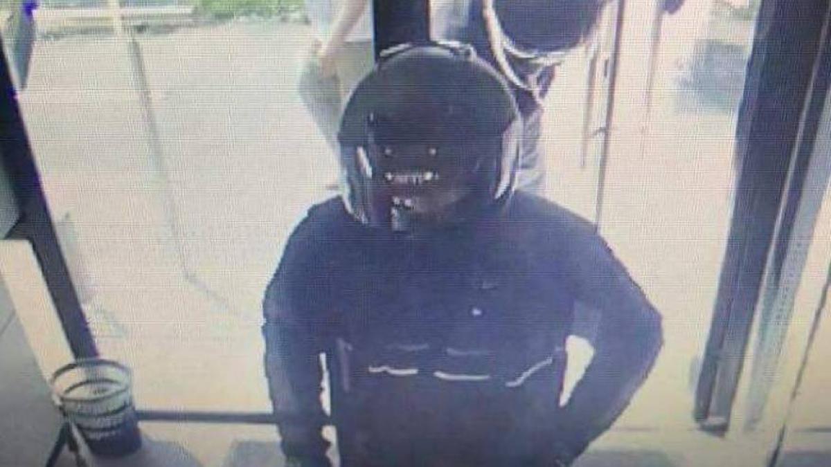 Autorii jafului unei bănci din Baia Mare sunt căutați în continuare