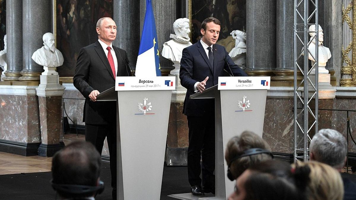 Convorbiri Putin-Macron în reședința imperială de la Sankt Petersburg