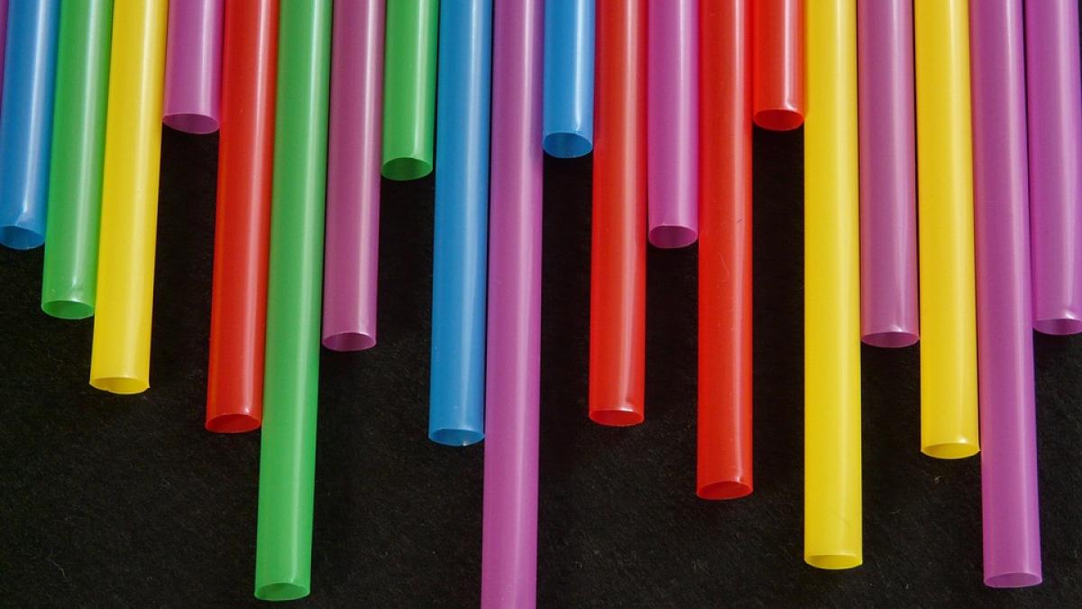 McDonald's refuză să renunțe la paiele din plastic în localurile sale