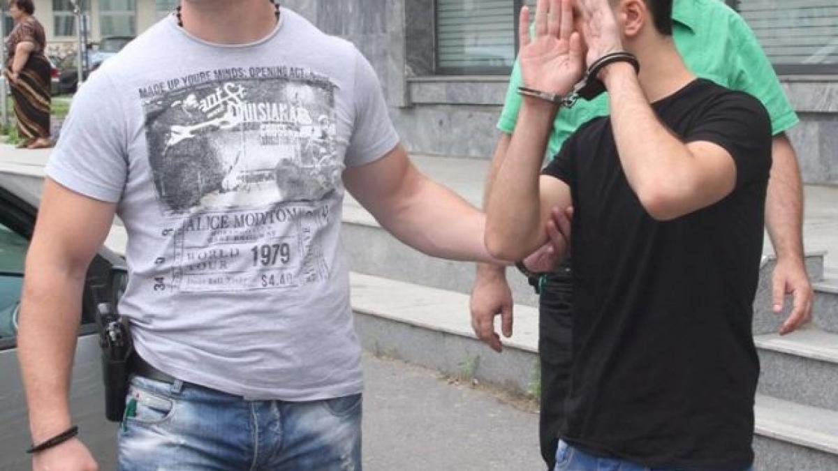 Incredibil! Un elev la şcoala de poliţie a imobilizat un suspect de înşelăciune prin metoda "Accidentul" și a recuperat 20.000 de lei 