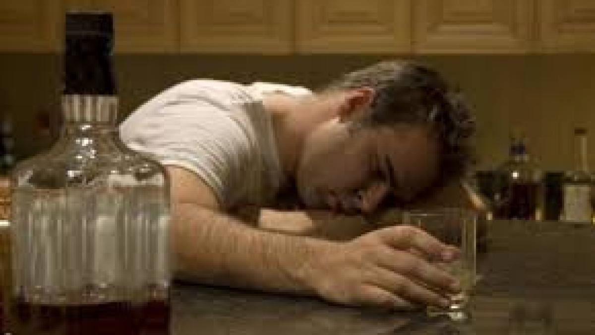 Bărbat cu o alcoolemie de 6,3 la mie în sânge, în stare gravă în spital 