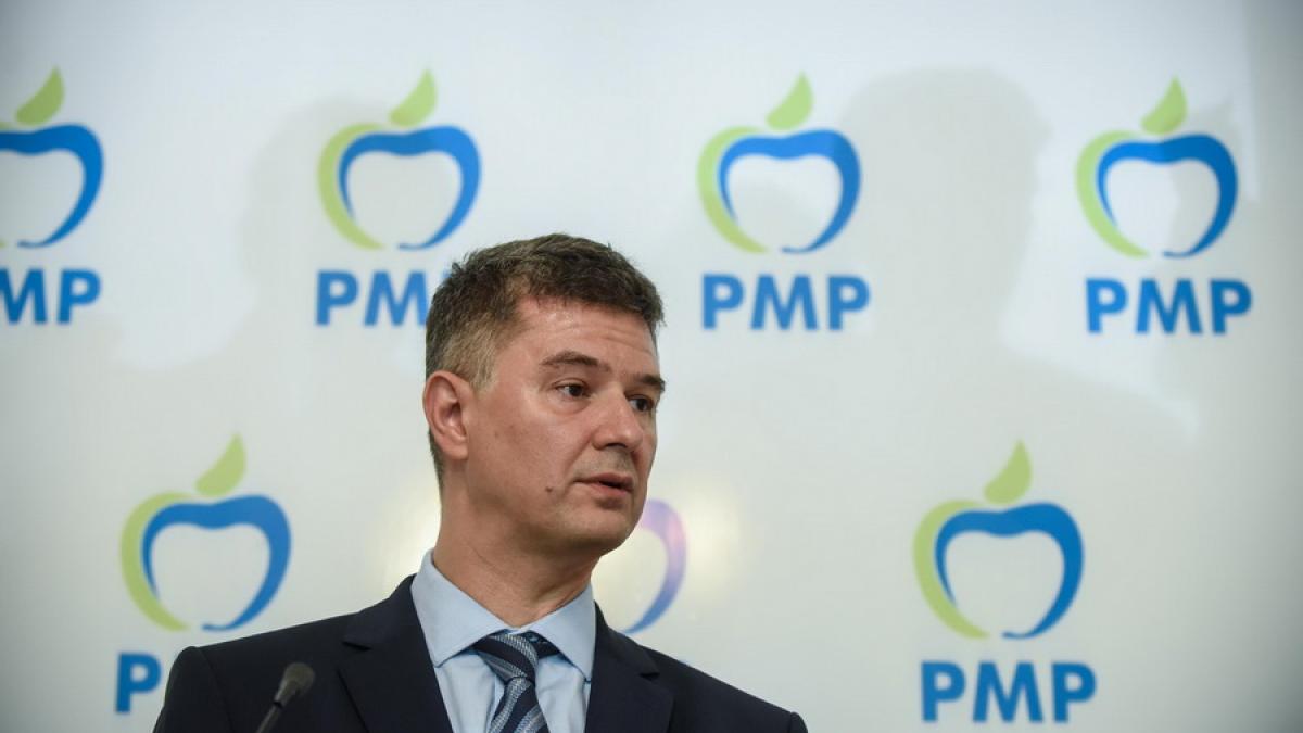 Curtea lui Traian Băsescu, prădată de adversari