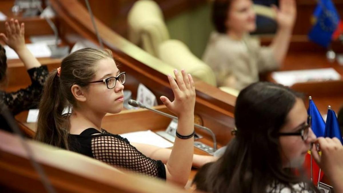 Peste 200 de elevi sunt aşteptaţi la cea de-a V-a ediţie a "Parlamentului copiilor"