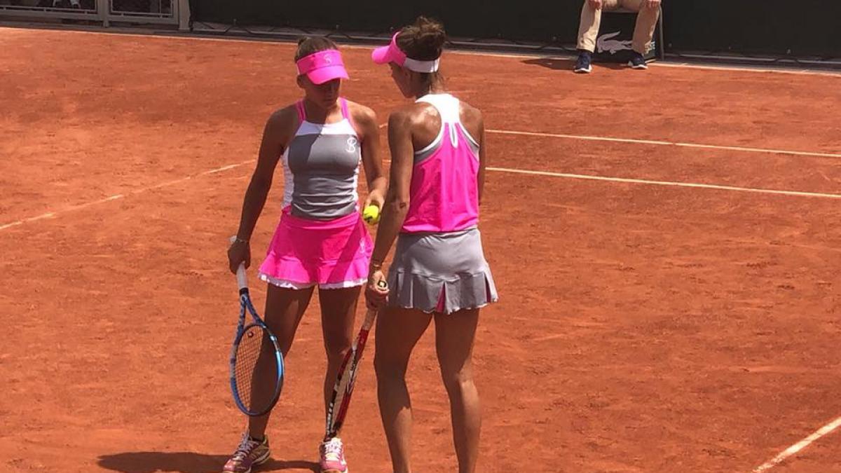 Victorie SENZAȚIONALĂ în fața favoritelor numărul patru. Bara şi Buzărnescu, în optimile probei de dublu la Roland Garros