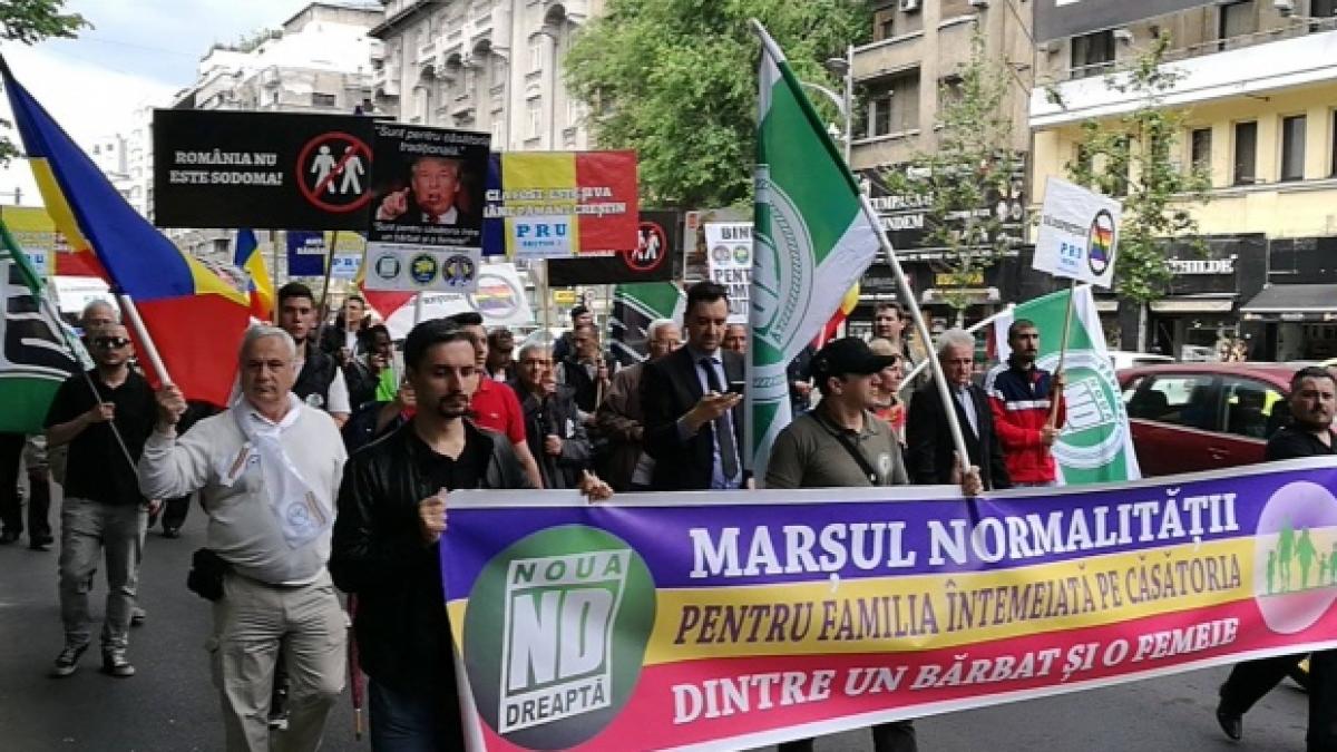 Zeci de persoane la „Marșul Normalității” pentru respectarea familiei tradiționale