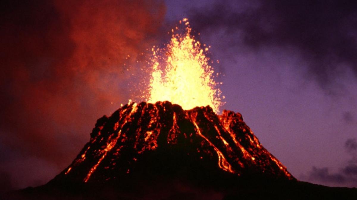 Vulcanul Fuego din Guatemala continuă să erupă!