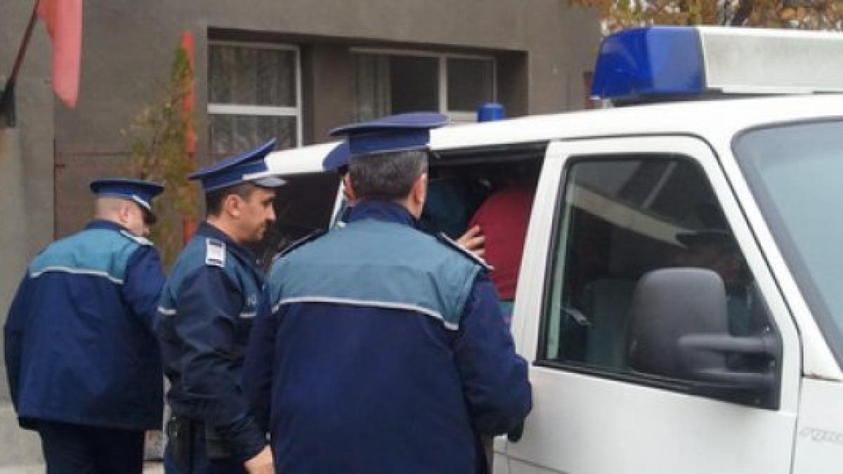 Unul dintre cei 7 tineri din Văleni acuzaţi de viol a părăsit penitenciarul