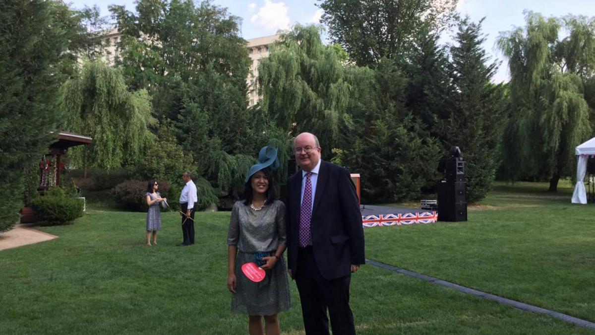 Ultima petrecere dată de cel mai simpatic ambasador