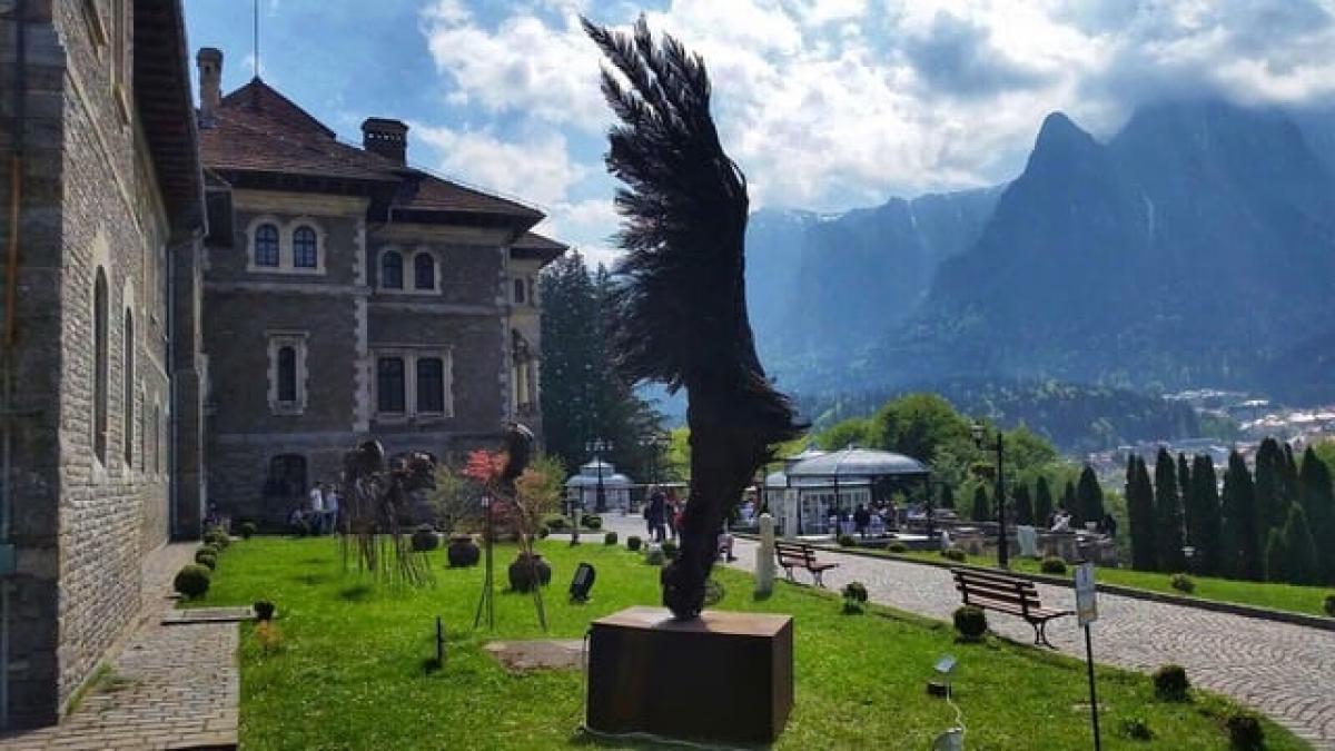 Peste 100 de sculpturi monumentale, expuse la Castelul Cantacuzino 