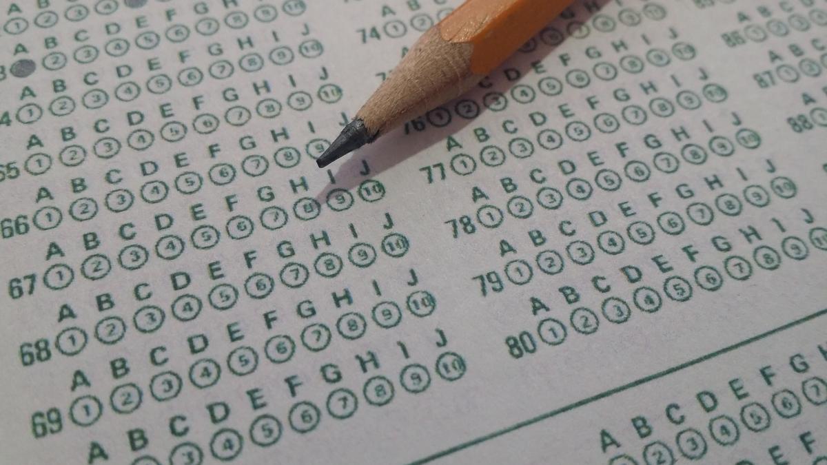 Cum poți trece un examen fără a învăța: 10 trucuri pentru a răspunde corect la teste-grilă