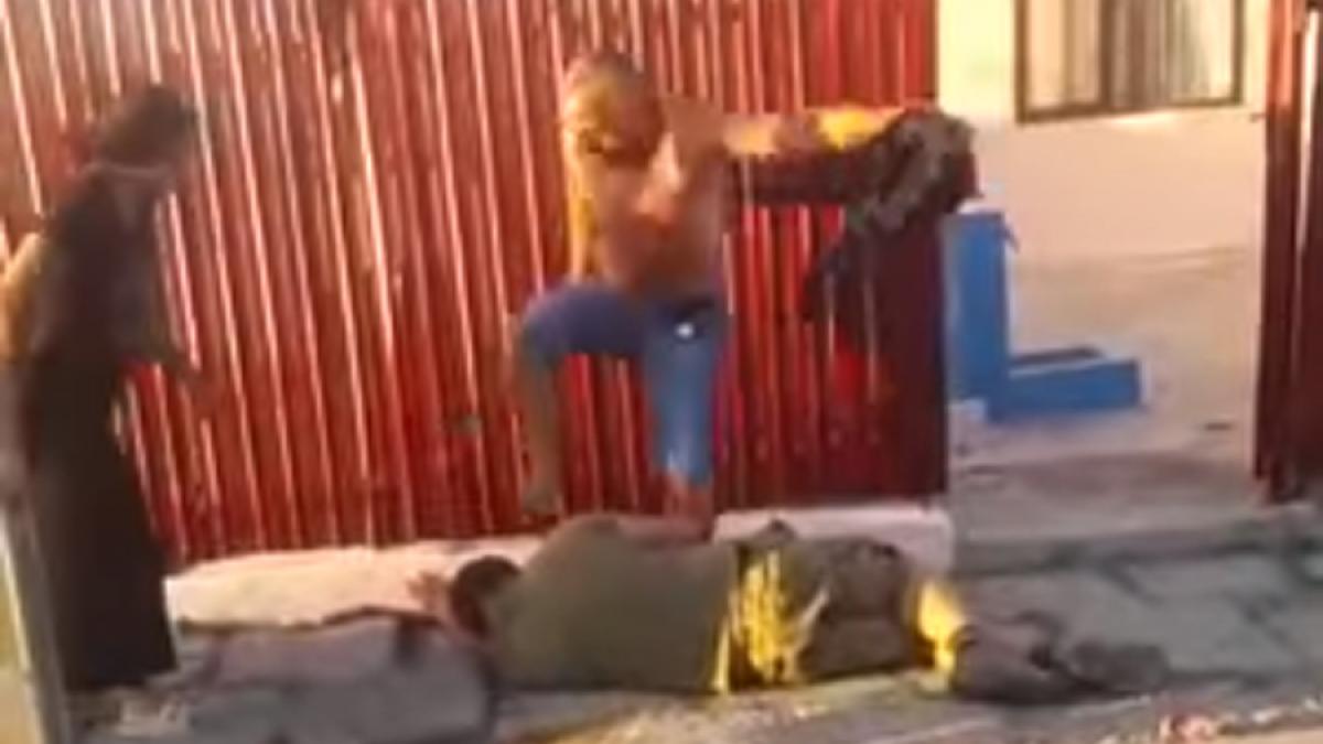 video imagini crunte un barbat este calcat pe cap intr un cartier rau famat din constanta