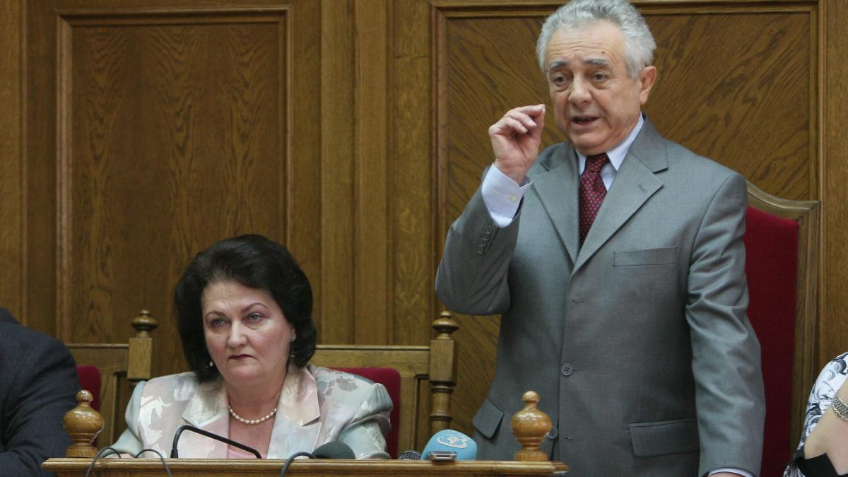Un pensionar care nu-și recunoaște semnătura a încheiat protocolul Înaltei Curți cu SRI