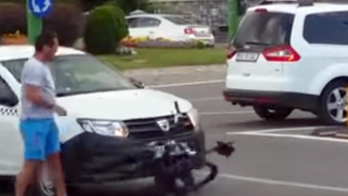 video incident socant intre un biciclist si un taximetrist investigat de politisti